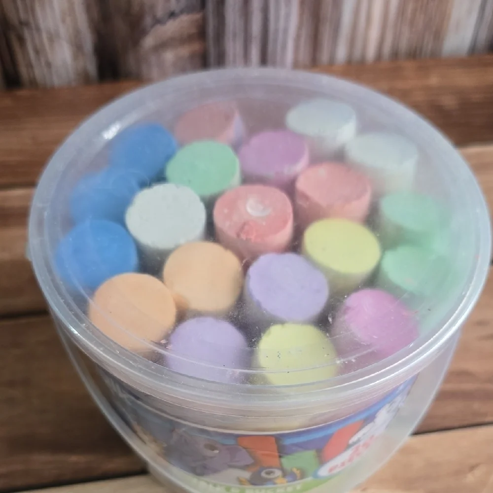 CHALK TAILS JUMBO BUCKET